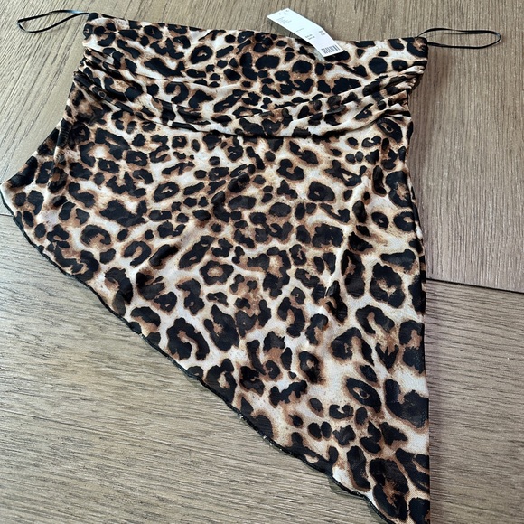 Urban Outfitters Sleeveless Asymmetrical Leopard Print Top Size Large NWT! - Picture 2 of 8